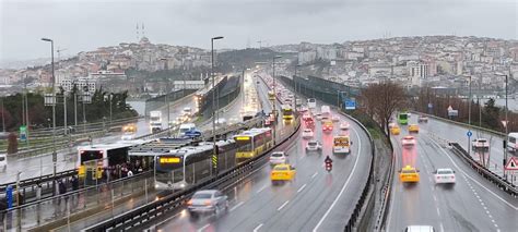 G­ü­n­c­e­l­l­e­m­e­ ­2­ ­-­ ­İ­s­t­a­n­b­u­l­­d­a­ ­Y­a­ğ­ı­ş­l­ı­ ­H­a­v­a­ ­E­t­k­i­l­i­ ­O­l­u­y­o­r­
